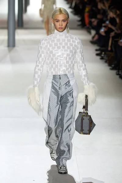 Look 9